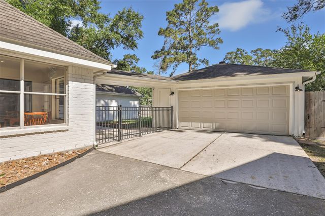 2703 Silver Falls Drive, Houston, TX 77339