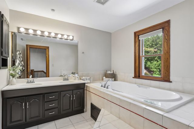 3217 Cottage Grove Avenue, Des Moines, IA 50311