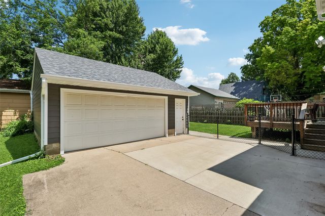3217 Cottage Grove Avenue, Des Moines, IA 50311
