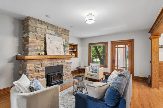 3217 Cottage Grove Avenue, Des Moines, IA 50311