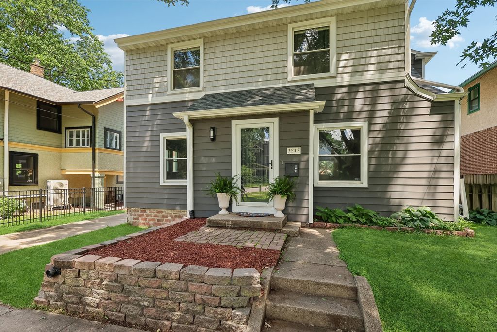 3217 Cottage Grove Avenue, Des Moines, IA 50311