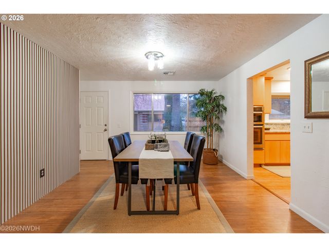 144 BRIARCLIFF Dr, Eugene, OR 97404