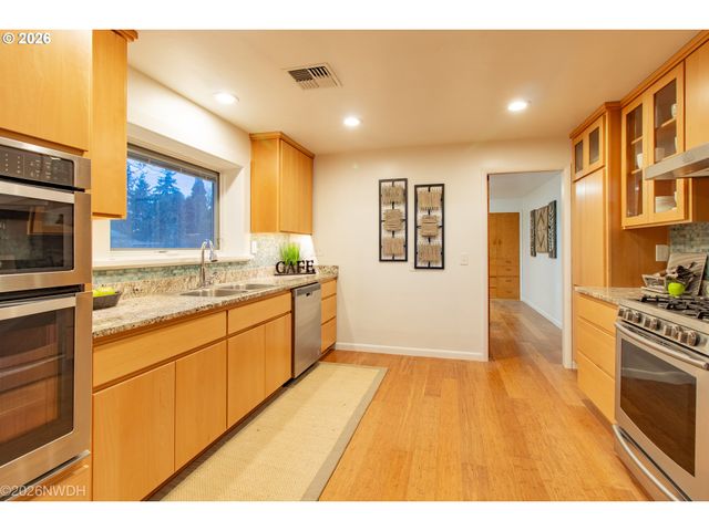 144 BRIARCLIFF Dr, Eugene, OR 97404