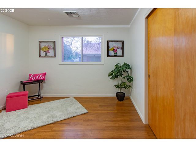 144 BRIARCLIFF Dr, Eugene, OR 97404