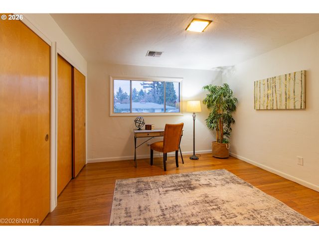 144 BRIARCLIFF Dr, Eugene, OR 97404