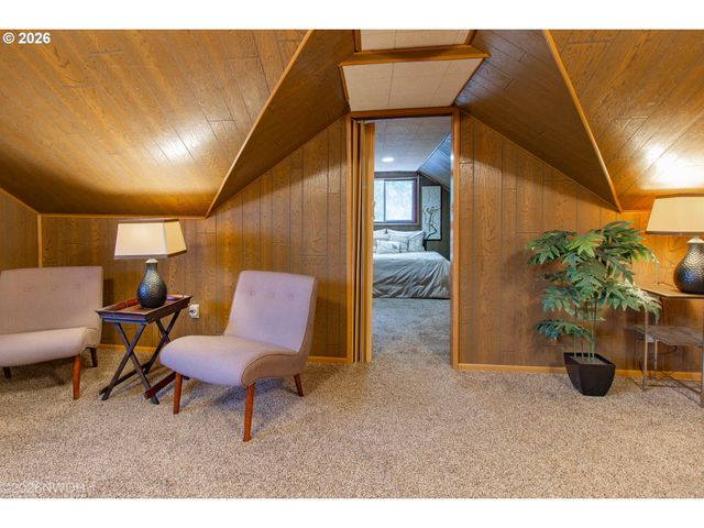 144 BRIARCLIFF Dr, Eugene, OR 97404