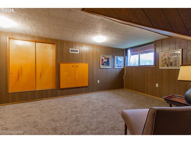 144 BRIARCLIFF Dr, Eugene, OR 97404