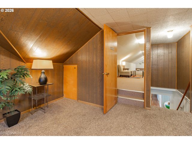 144 BRIARCLIFF Dr, Eugene, OR 97404