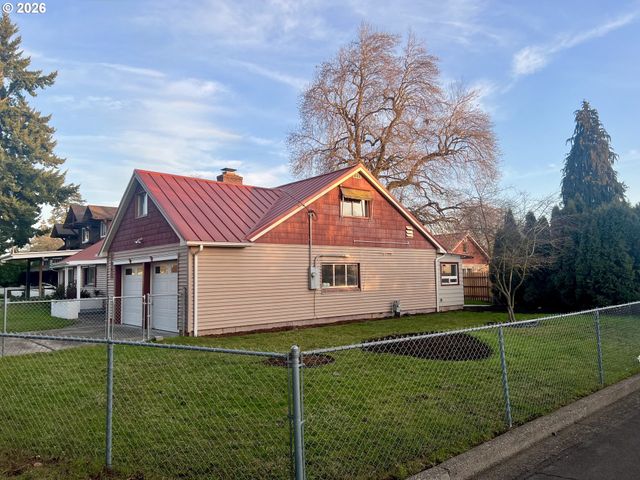 144 BRIARCLIFF Dr, Eugene, OR 97404