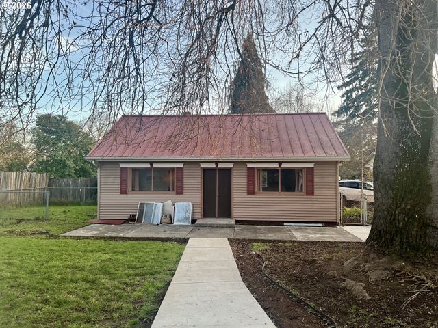 144 BRIARCLIFF Dr, Eugene, OR 97404