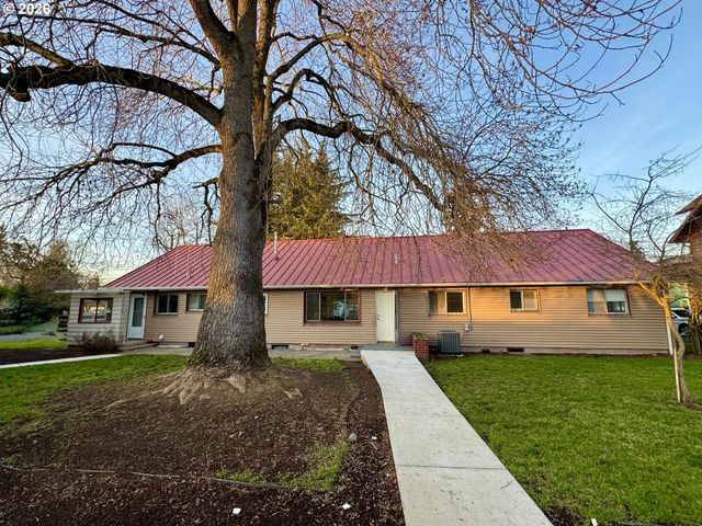 144 BRIARCLIFF Dr, Eugene, OR 97404