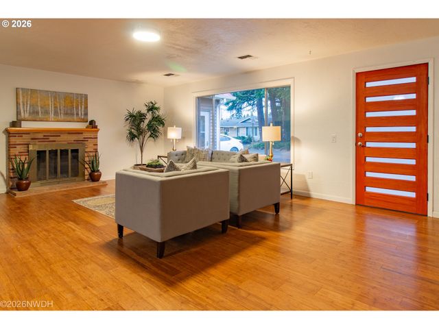 144 BRIARCLIFF Dr, Eugene, OR 97404