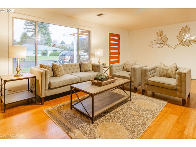 144 BRIARCLIFF Dr, Eugene, OR 97404