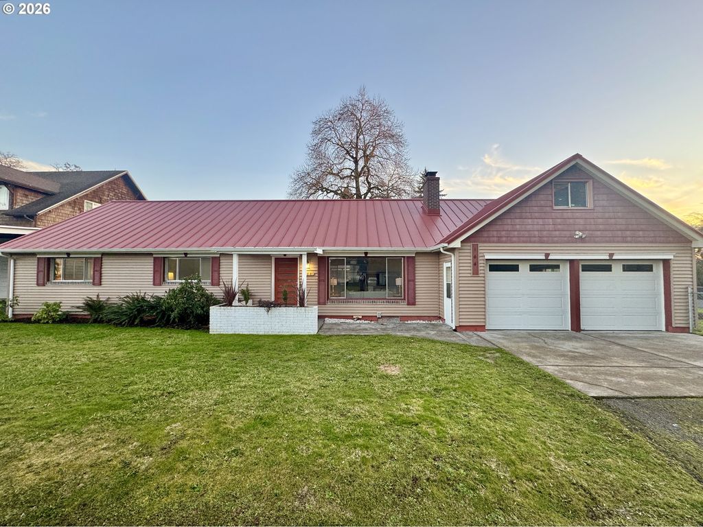 144 BRIARCLIFF Dr, Eugene, OR 97404