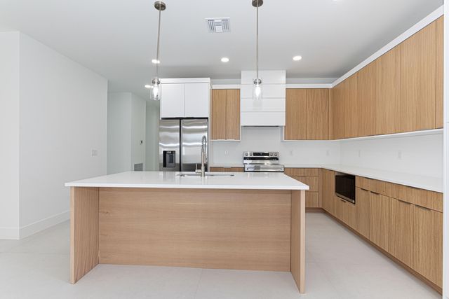 308 4th Street, Jupiter, FL 33458