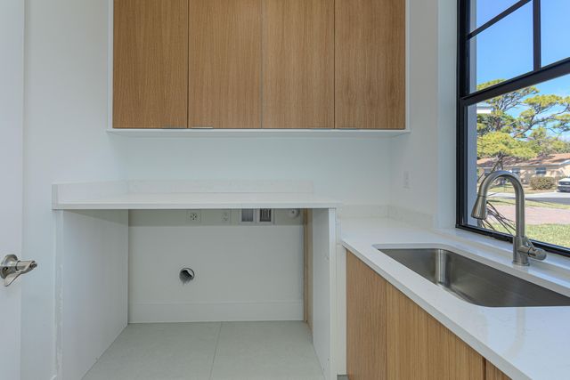 308 4th Street, Jupiter, FL 33458