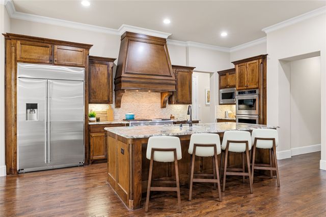 655 Creekway Drive, Irving, TX 75039