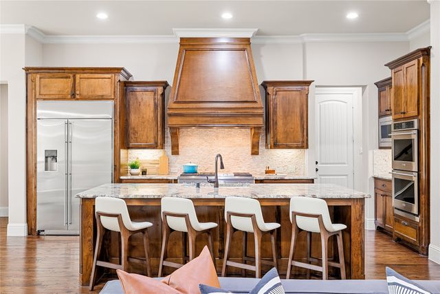 655 Creekway Drive, Irving, TX 75039