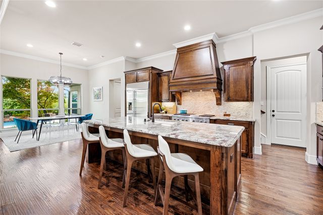 655 Creekway Drive, Irving, TX 75039