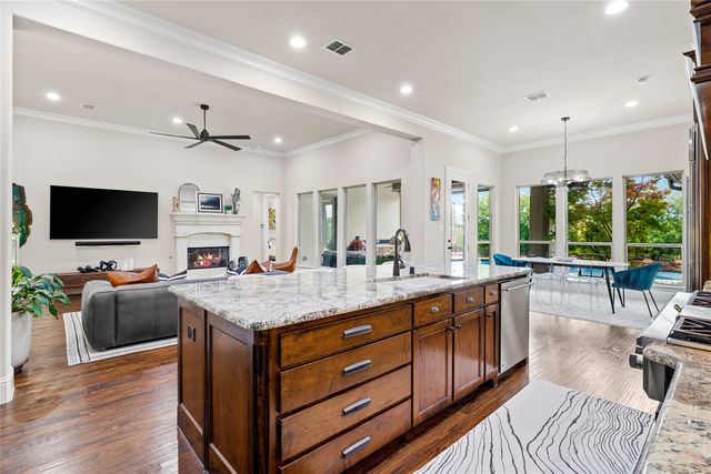655 Creekway Drive, Irving, TX 75039