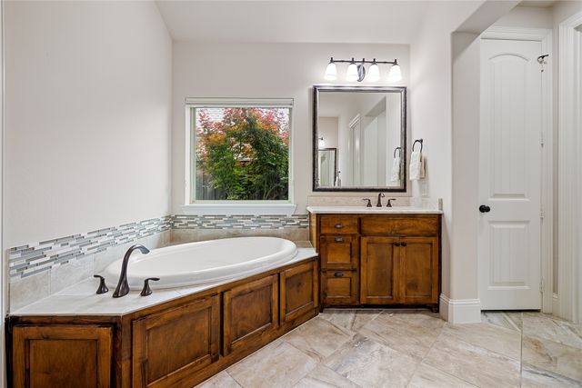 655 Creekway Drive, Irving, TX 75039