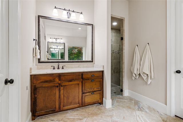 655 Creekway Drive, Irving, TX 75039