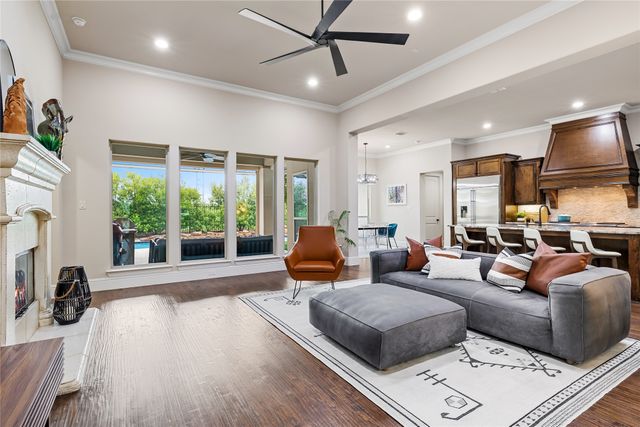 655 Creekway Drive, Irving, TX 75039