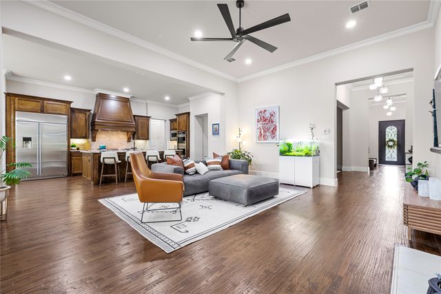655 Creekway Drive, Irving, TX 75039