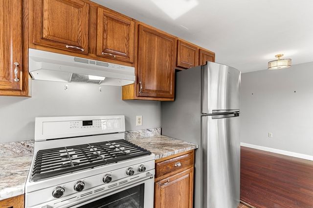 233 Hilldale Ave 233, Haverhill, MA 01832