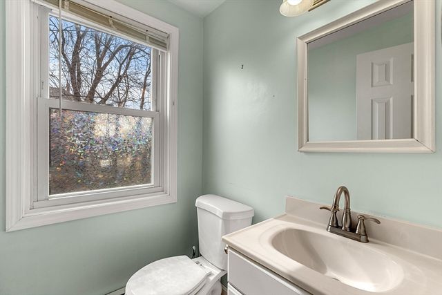 233 Hilldale Ave 233, Haverhill, MA 01832