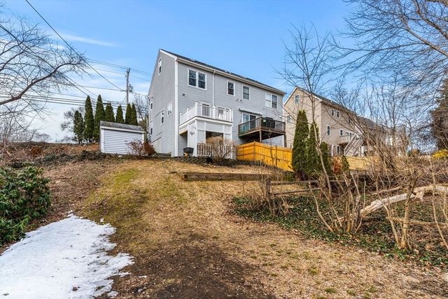 233 Hilldale Ave 233, Haverhill, MA 01832