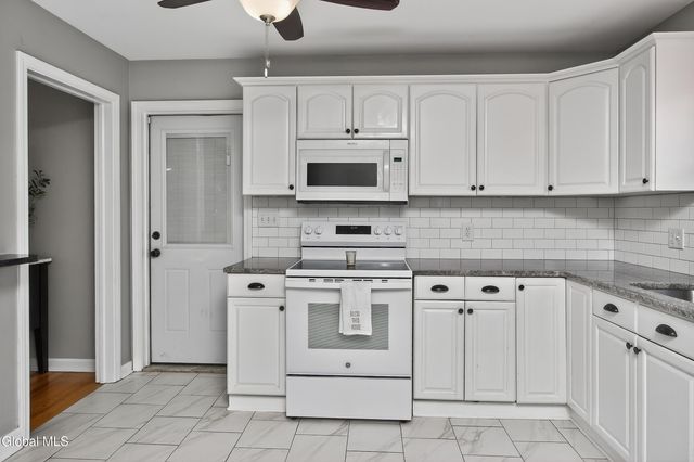 1464 Dalton Drive, Schenectady, NY 12308