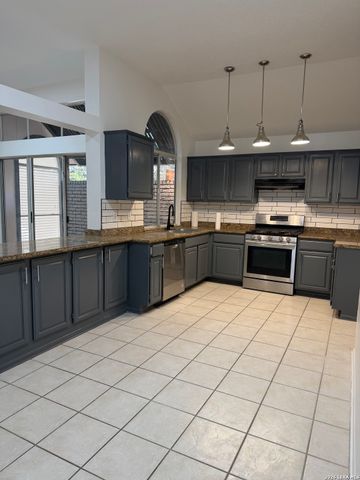 2410 Pendant Oak, San Antonio, TX 78232