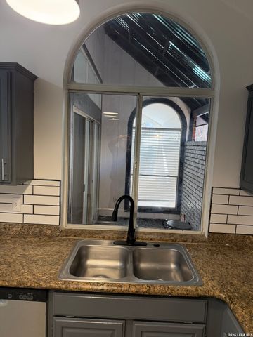 2410 Pendant Oak, San Antonio, TX 78232