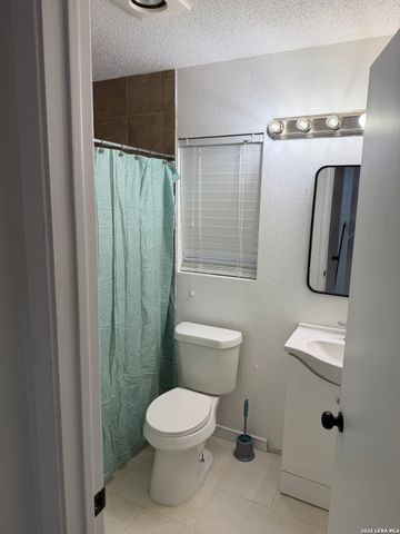 2410 Pendant Oak, San Antonio, TX 78232