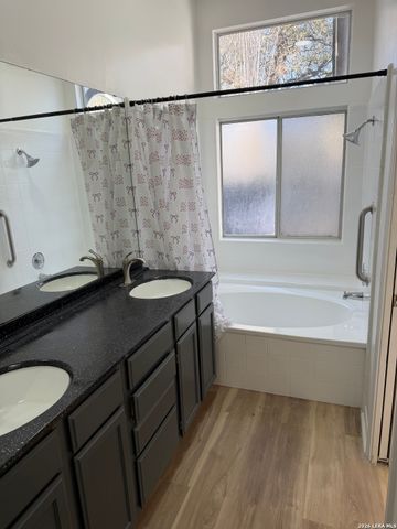 2410 Pendant Oak, San Antonio, TX 78232