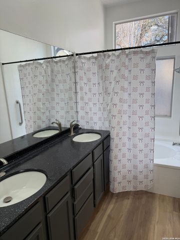 2410 Pendant Oak, San Antonio, TX 78232