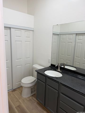 2410 Pendant Oak, San Antonio, TX 78232