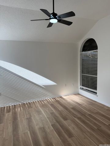 2410 Pendant Oak, San Antonio, TX 78232