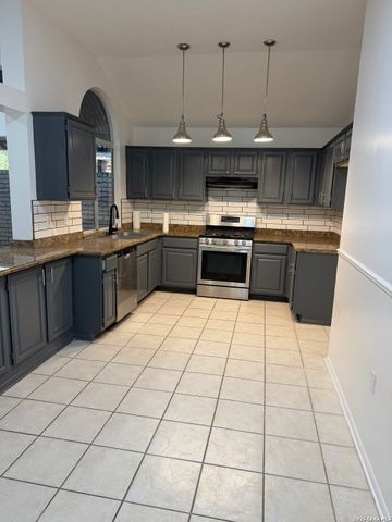 2410 Pendant Oak, San Antonio, TX 78232
