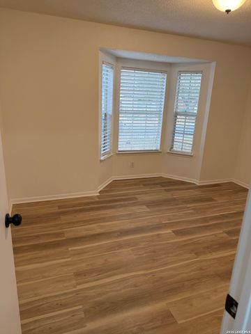 2410 Pendant Oak, San Antonio, TX 78232