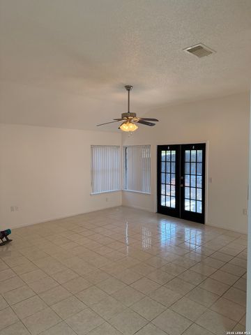 2410 Pendant Oak, San Antonio, TX 78232