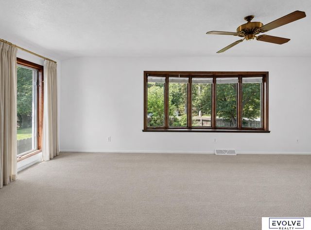 1724 N 107Th Avenue, Omaha, NE 68114