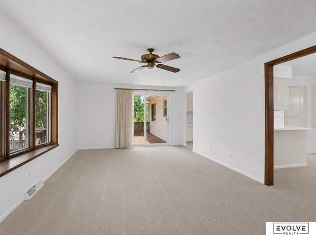 1724 N 107Th Avenue, Omaha, NE 68114