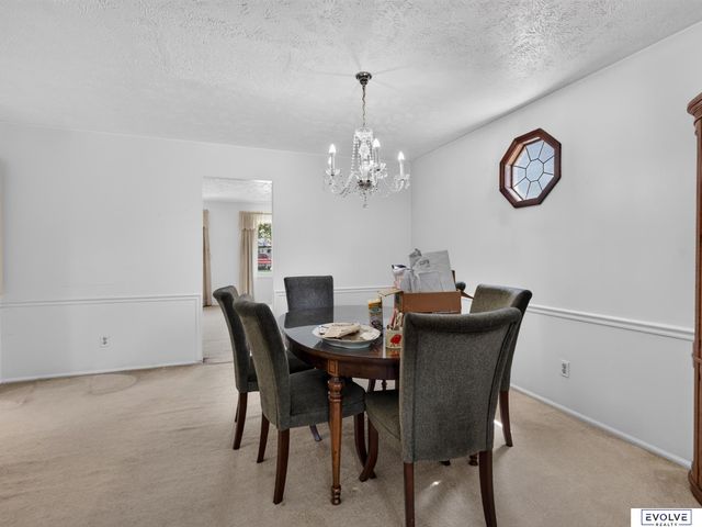 1724 N 107Th Avenue, Omaha, NE 68114