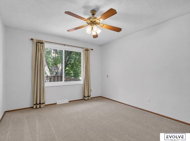 1724 N 107Th Avenue, Omaha, NE 68114