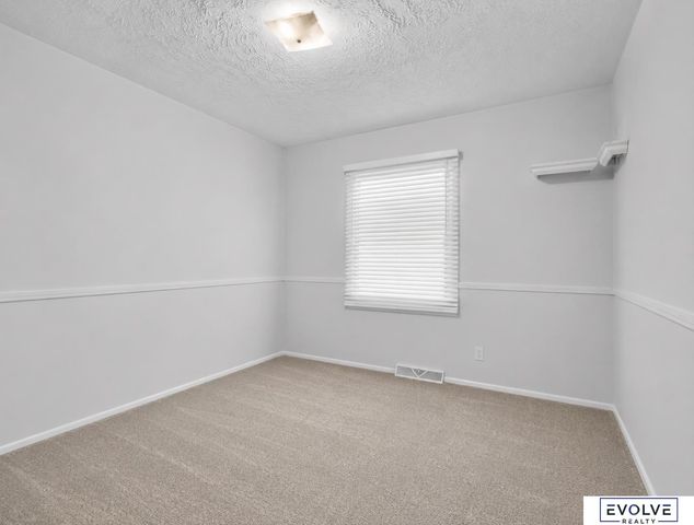 1724 N 107Th Avenue, Omaha, NE 68114