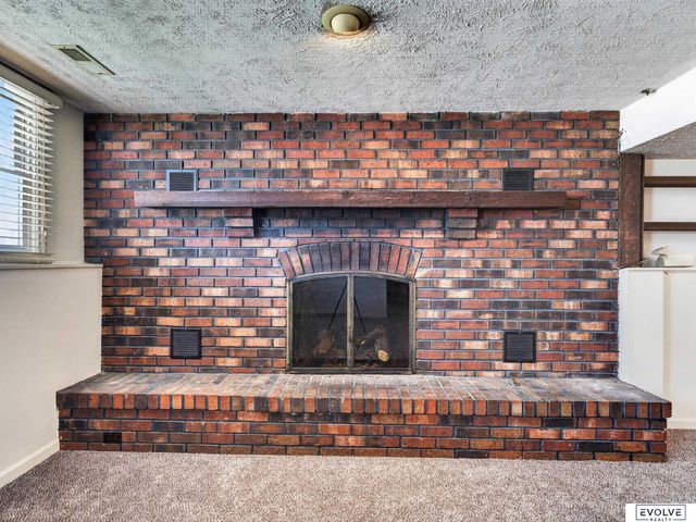 1724 N 107Th Avenue, Omaha, NE 68114