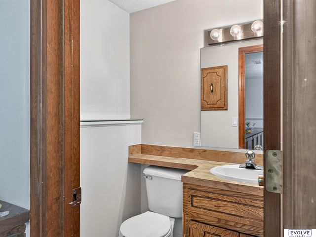 1724 N 107Th Avenue, Omaha, NE 68114