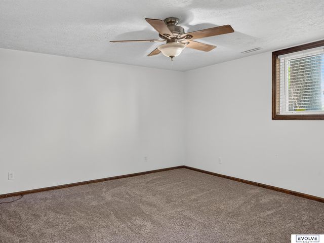 1724 N 107Th Avenue, Omaha, NE 68114